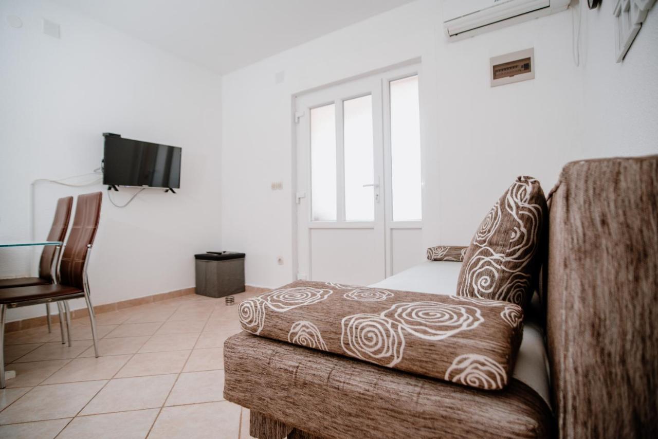 Apartmens Leona Apartment คาร์โลบัก ภายนอก รูปภาพ