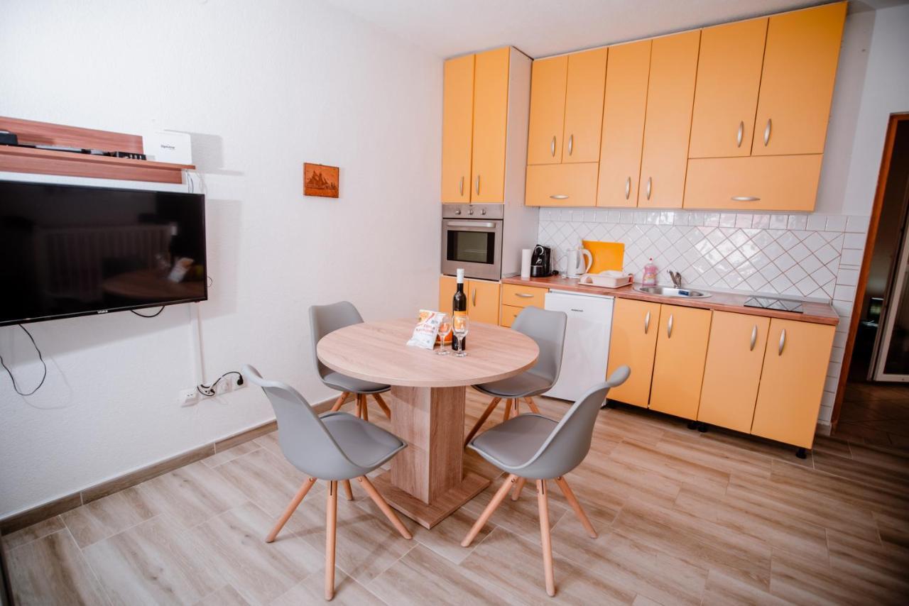Apartmens Leona Apartment คาร์โลบัก ภายนอก รูปภาพ