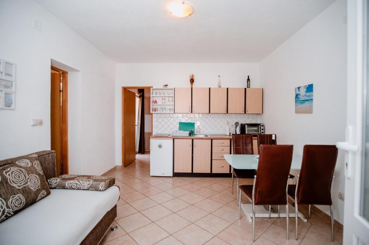 Apartmens Leona Apartment คาร์โลบัก ภายนอก รูปภาพ